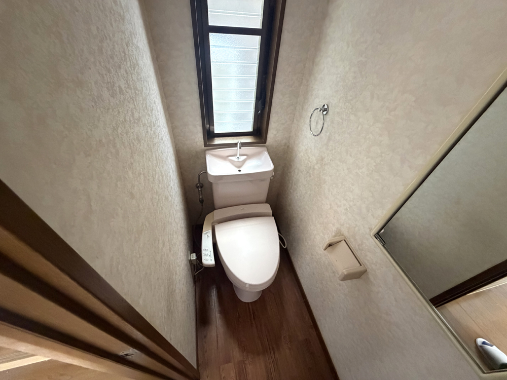 秋篠新町戸建のトイレ写真