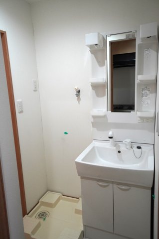 洗面設備　※同物件・反転タイプの写真です。