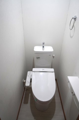 トイレ　※同物件・反転タイプの写真です。