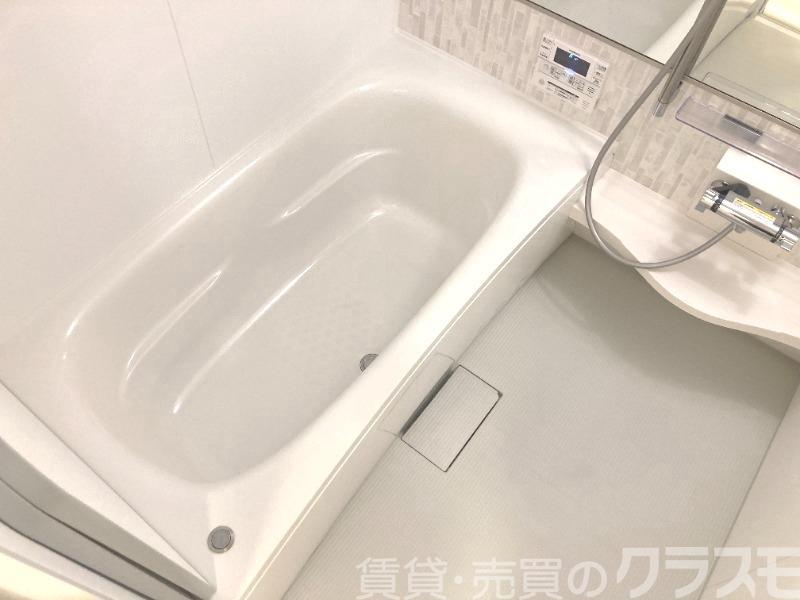 バス・シャワールーム　浴室乾燥機＆追焚機能付き広々バスルーム♪