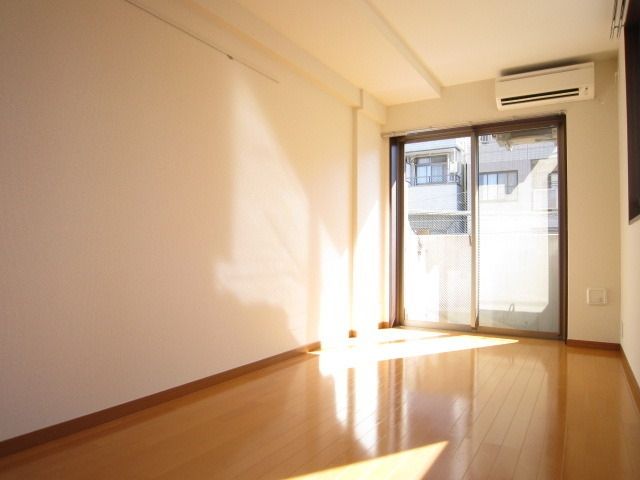 居室・リビング　２面採光の気持ち良いお部屋です！