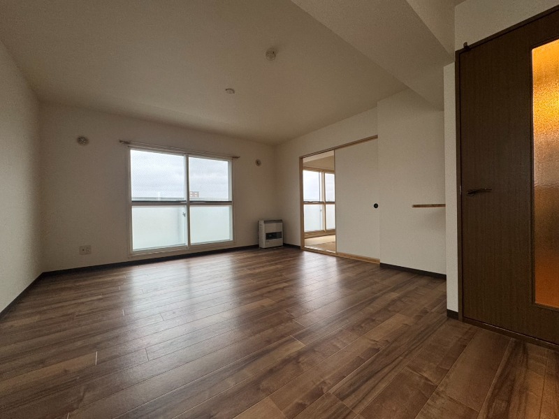 居室・リビング　広くてキレイなお部屋が広がっていて、充実した生活が送れそう。