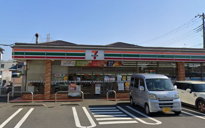 コンビニ　セブンイレブン 三鷹新川1丁目店（コンビニ）まで330m