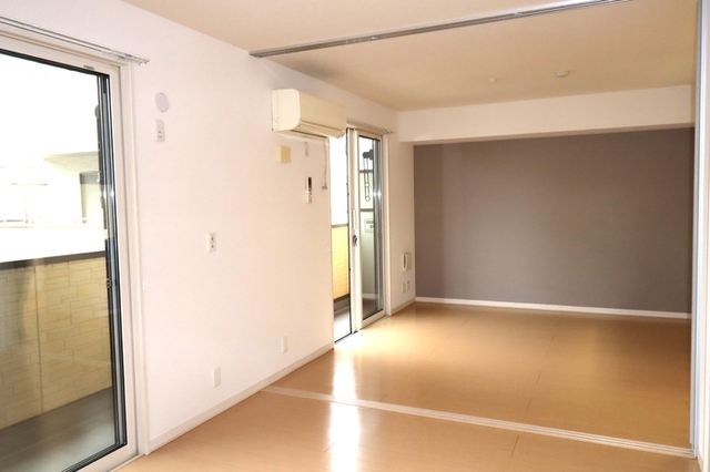 居室・リビング　居室全景