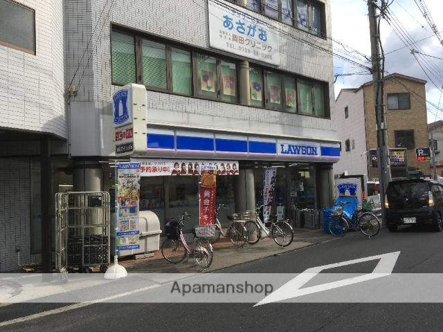 コンビニ　ローソン（コンビニ）まで751m