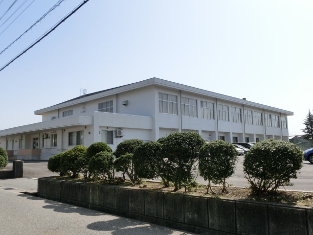 中学校　富山市立新庄中学校（中学校）まで2422m