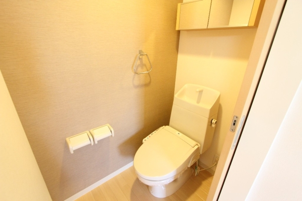 トイレ　温水シャワー付きトイレです