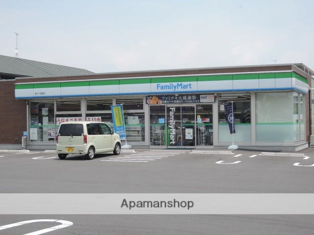 コンビニ　ファミリーマート（コンビニ）まで636m