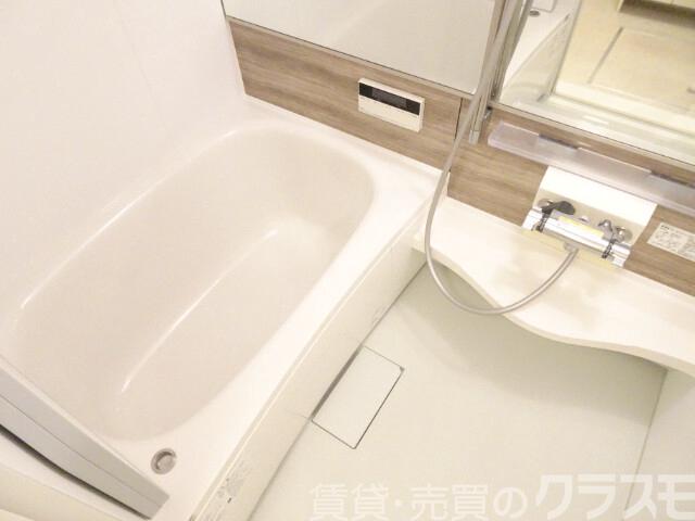 バス・シャワールーム　浴室乾燥機＆追焚機能付き広々バスルーム♪