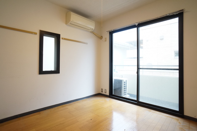 居室・リビング　２面採光なので、明るく風通しのよいお部屋です♪