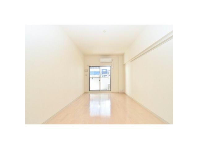 Gramercy Sakaeの居間写真