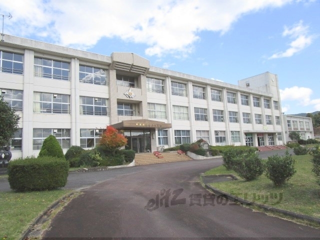 中学校　土山中学校（中学校）まで5400m