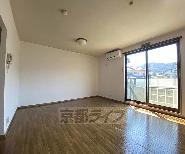 居室・リビング　落ち着いた雰囲気のお部屋です