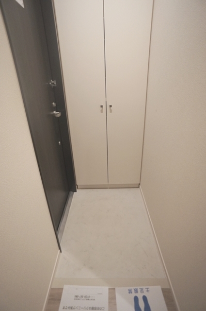 玄関　※同物件別部屋参考写真