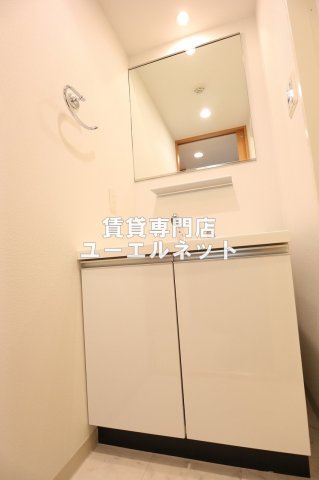 洗面設備　清潔感ある独立洗面台で毎日気持ちよく♪