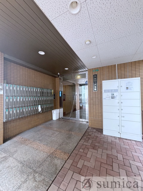 エントランス　宅配ボックス完備♪外出時でも安心