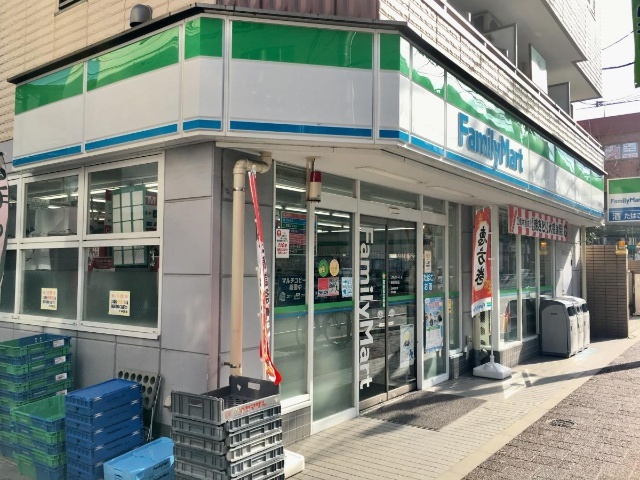 コンビニ　ファミリーマート蓮根駅前店（コンビニ）まで145m