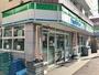 コンビニ　ファミリーマート蓮根駅前店（コンビニ）まで145m