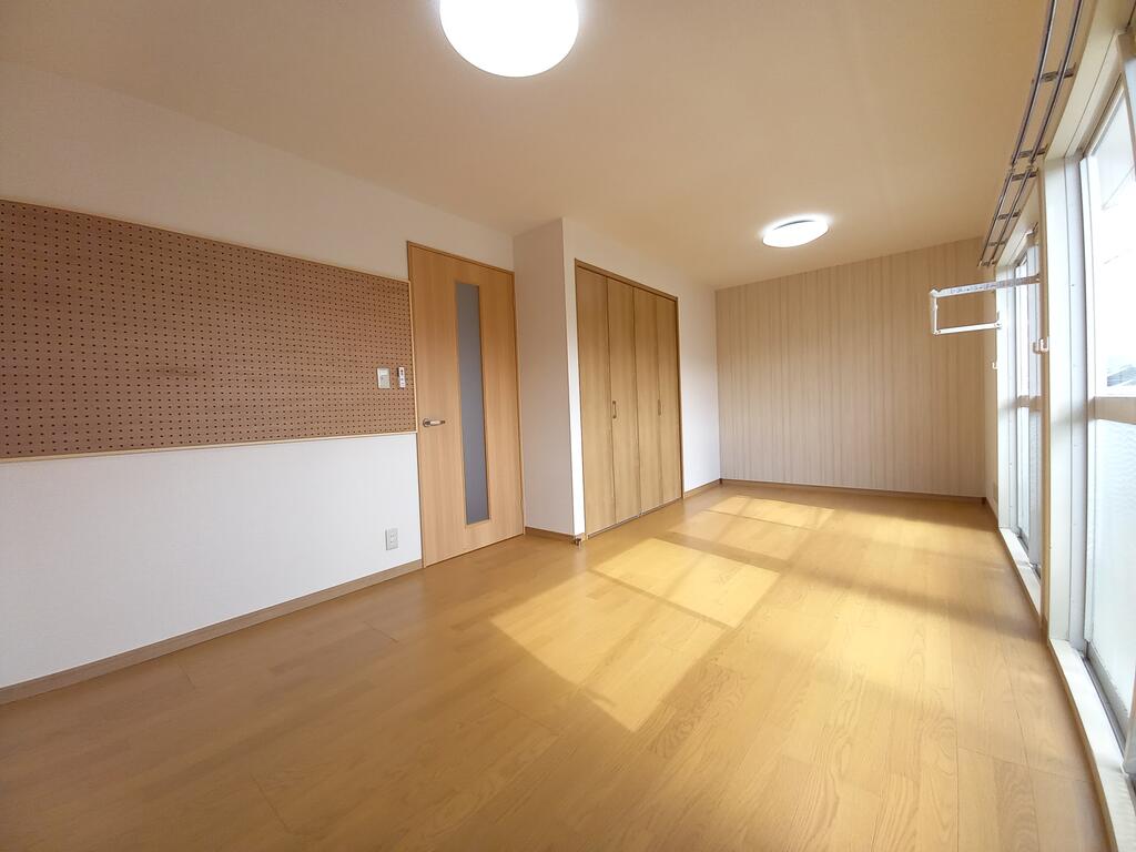 レ一ベンハイツ新田の内装写真