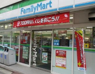 コンビニ　ファミリーマート 丸萬椎名町駅前店（コンビニ）まで417m