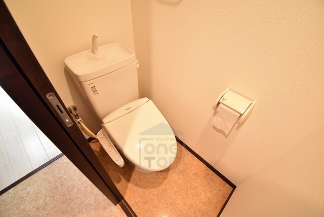 北大阪急行 緑地公園駅 徒歩10分 10階建 築18年のトイレ写真
