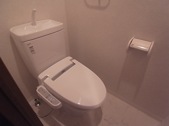 地下鉄七隈線 別府駅 徒歩5分 14階建 築16年のトイレ写真