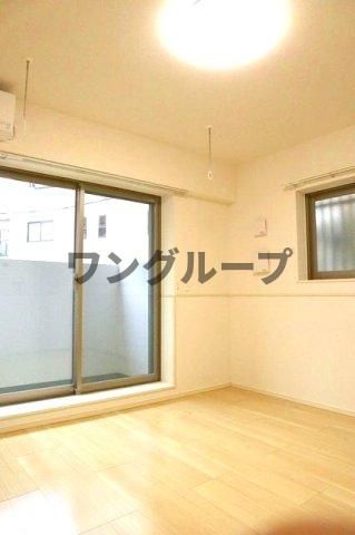 アイセイ レジデンスの居間写真