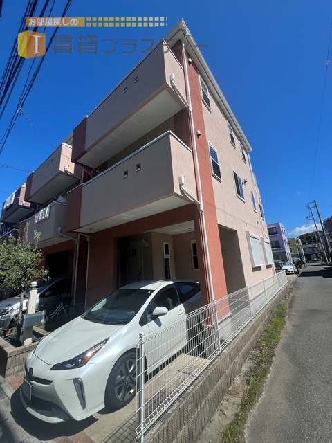 建物外観　暖色系カラーの落ち着きある外観。