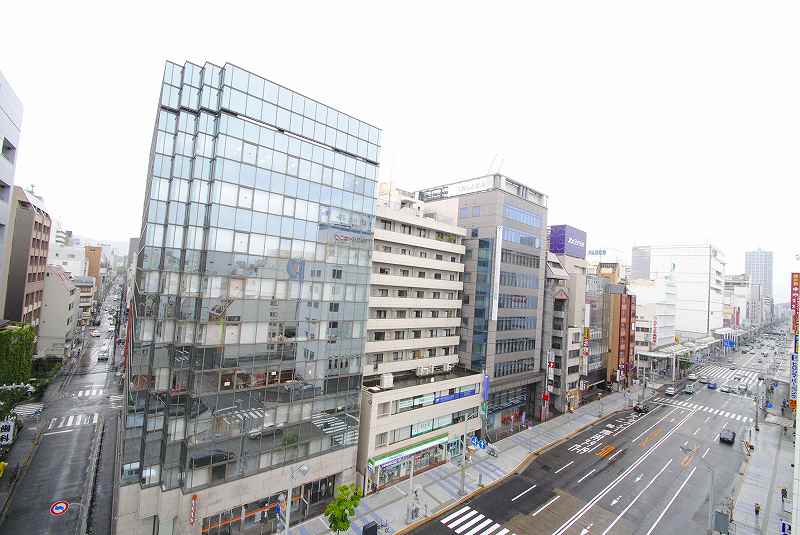 眺望　バルコニーからは中央通りが望めます