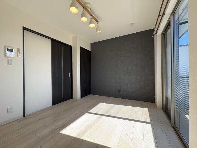 その他部屋・スペース　広くて明るい寝室