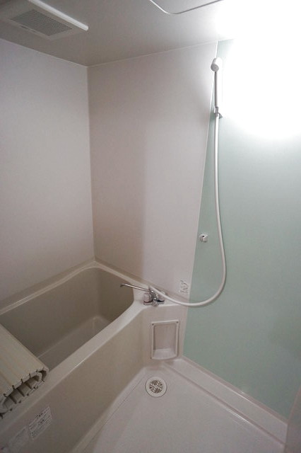 バス・シャワールーム　※同物件別部屋参考写真となります。
