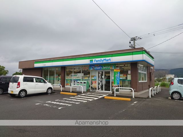 コンビニ　ファミリーマート（コンビニ）まで468m