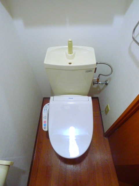 地下鉄鶴舞線 鶴舞駅 徒歩7分 11階建 築21年のトイレ写真