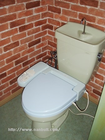 トイレ　温水洗浄便座完備