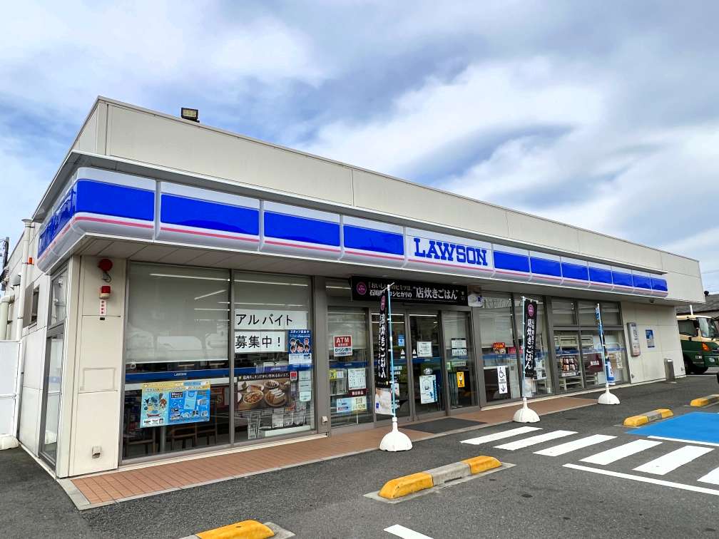 コンビニ　（コンビニ）まで400m