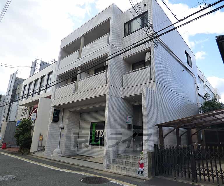 京都市中京区松本町のマンションの建物外観