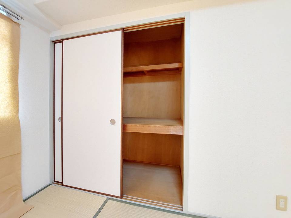 収納　押入れ