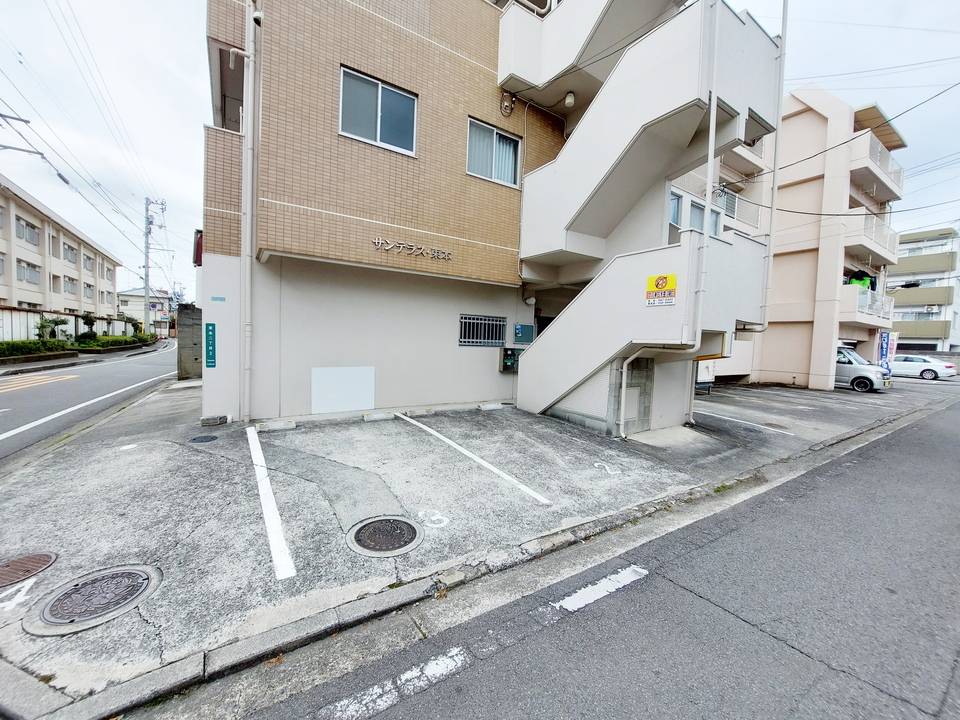 駐車場　駐車場