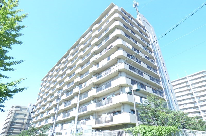 【北九州市小倉北区中井のマンションの建物外観】