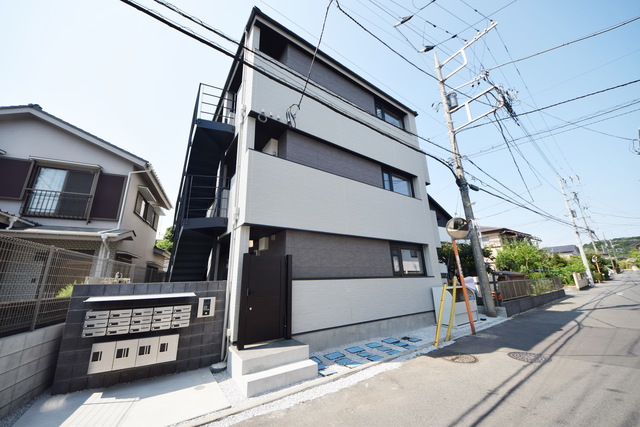 相模原市中央区上溝のアパートの建物外観