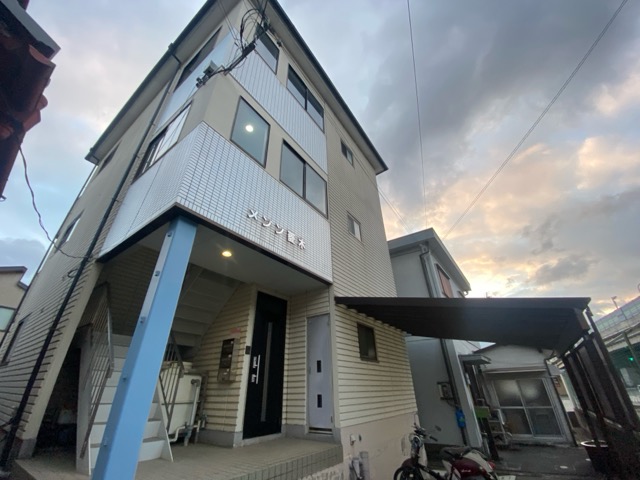 堺市西区菱木のマンションの建物外観