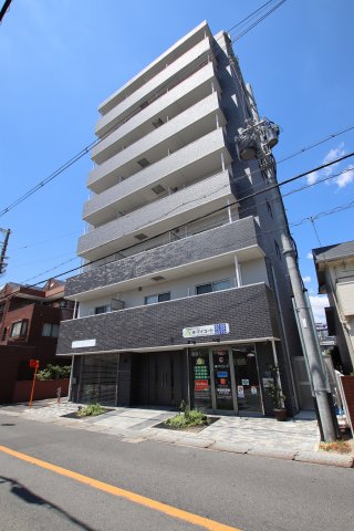 MANDARIN COURT深井駅前の建物外観