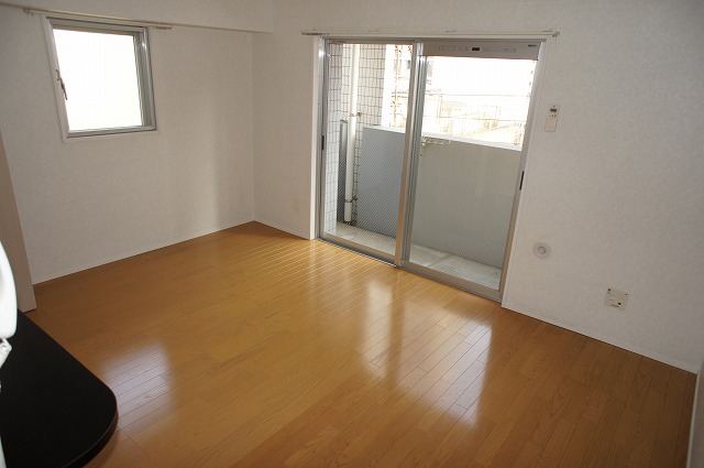 居室・リビング　こちらのリビングで趣味の時間をお楽しみください