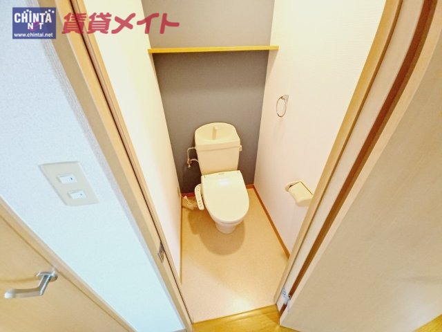 【津市江戸橋のマンションのトイレ】
