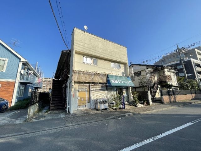 川崎市中原区井田三舞町のアパートの建物外観