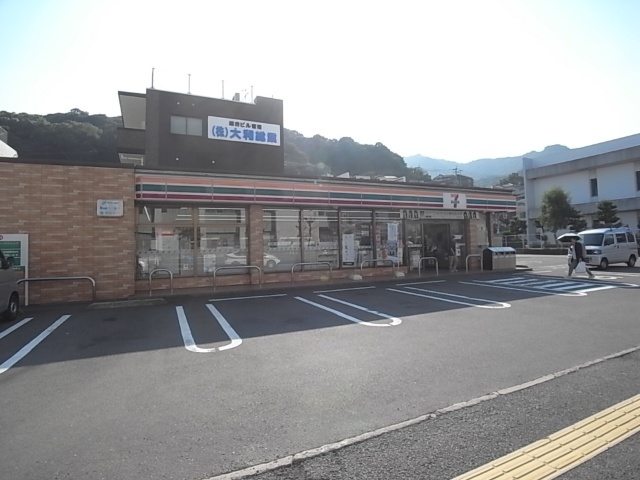 【長崎市梁川町のアパートのコンビニ】