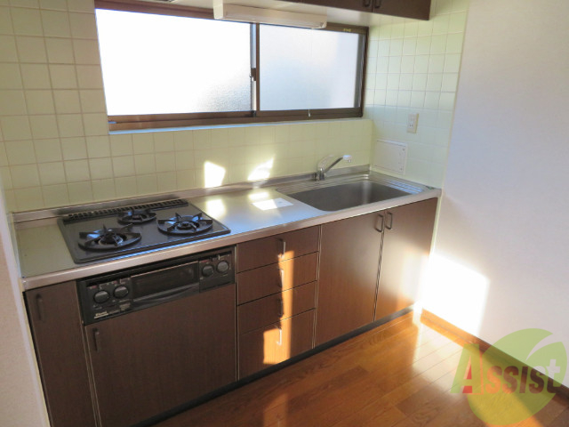 キッチン　キッチンはこちらのシステムキッチンになりますね