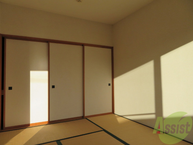 収納　収納はこちらの大きい押し入れになりますよー。