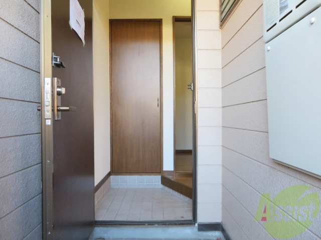 玄関　玄関からの目線はこんな感じになりますねー。