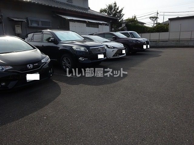 【四日市市大字羽津のアパートの駐車場】